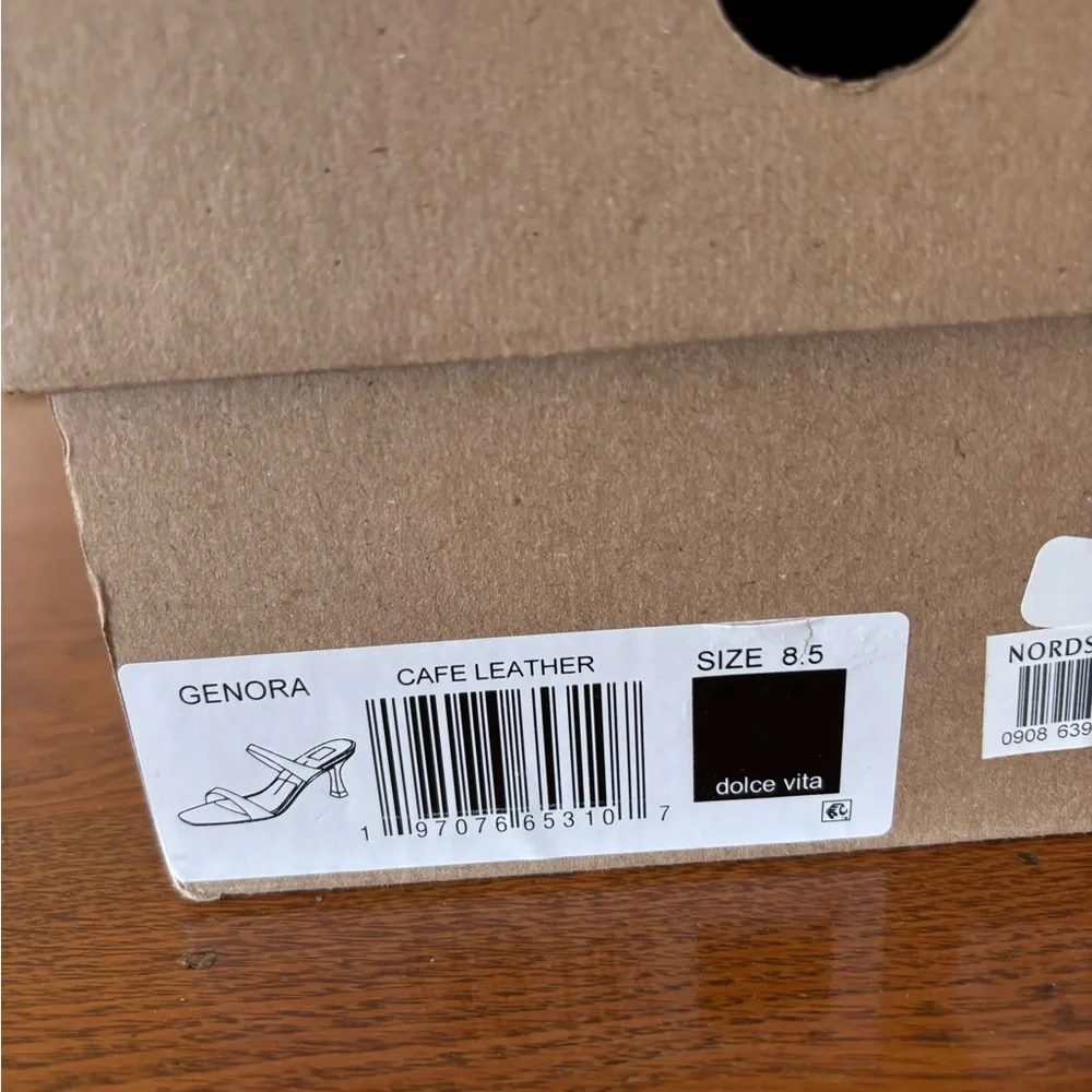 Dolce Vita Genora Slide Sandal - Picture 5 of 6